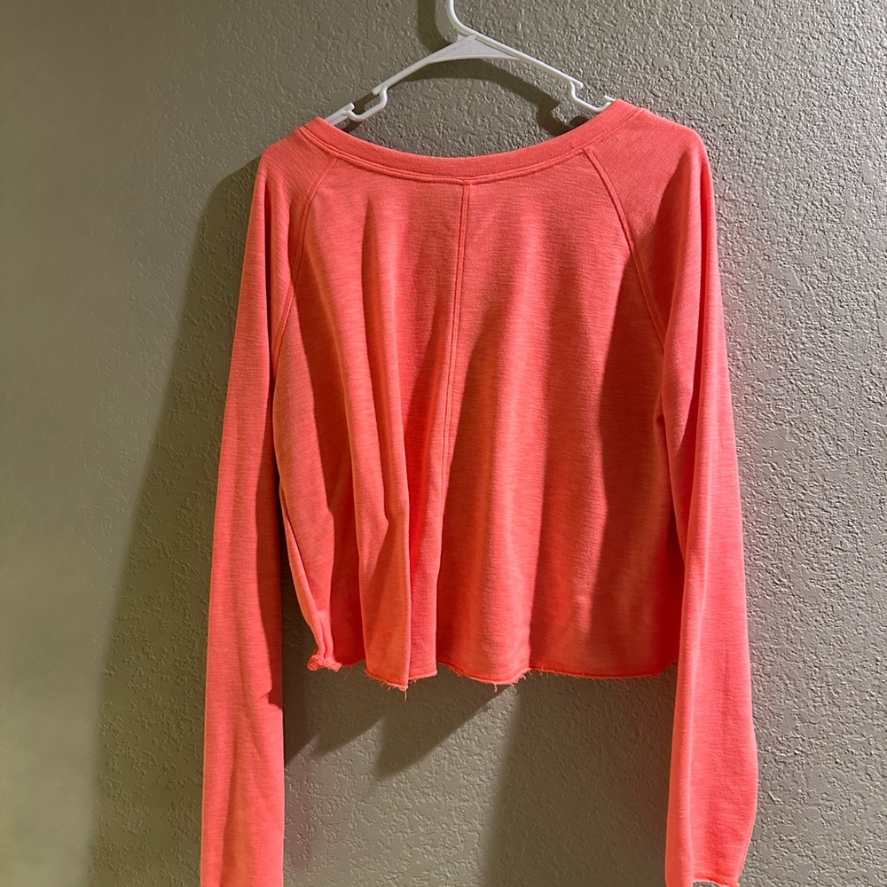 Under Armour Vibrant Coral Long Sleeve Crop Top - Picture 4 of 4